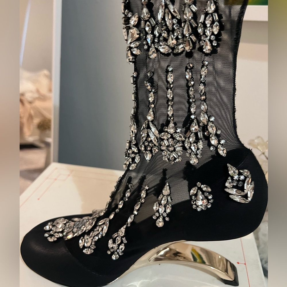 Alexander McQueen Embellished Mesh Sculptural-Heel Boots - Picture 5 of 14